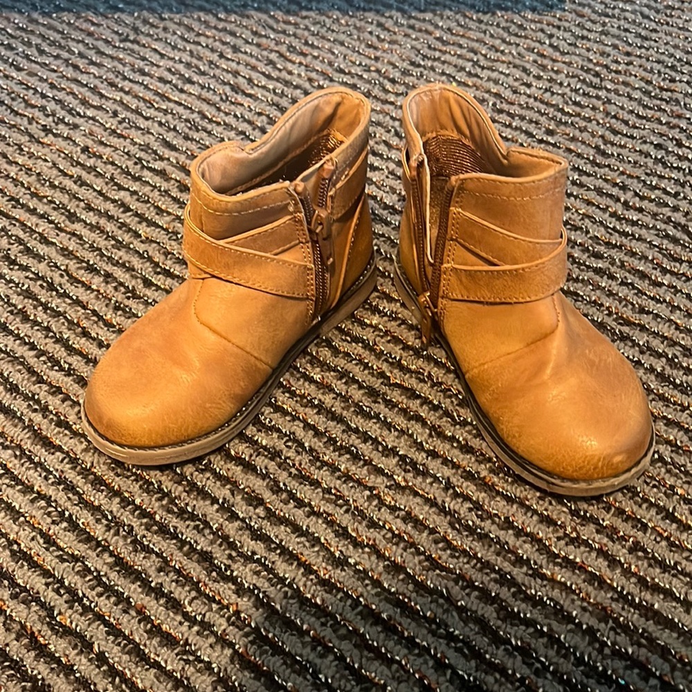 Toddler girl Tan boots 7T